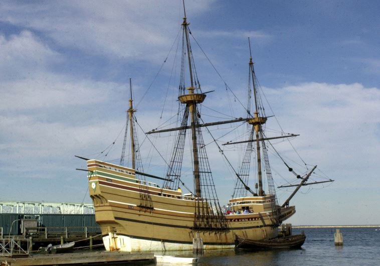 The Mayflower II, a replica of the ship which carried the pilgrims to the New World in 1620, is docked in Plymouth Harbor 25 November, 2003 in Plymouth, Massachusetts. 