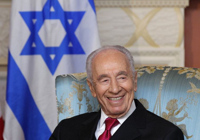 Shimon Peres takes part in a meeting in Ottawa, May 2012