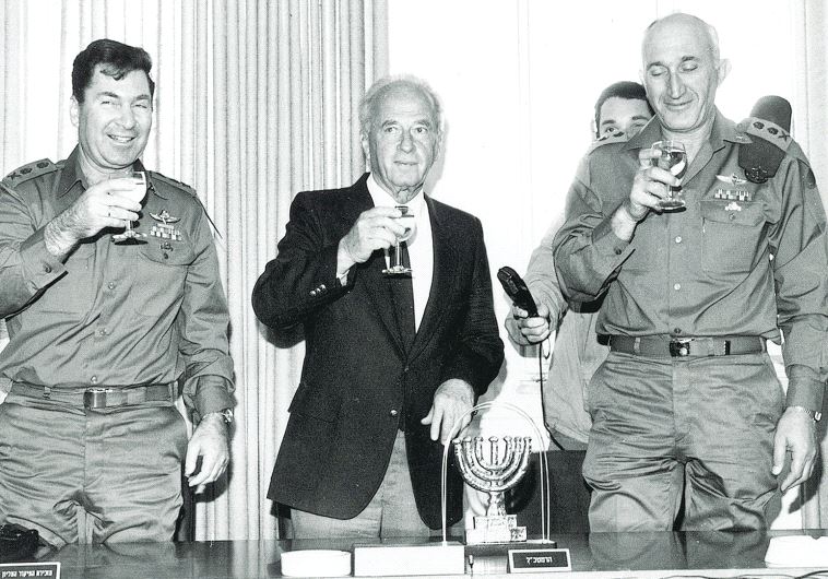 Dan Shomron (left) with Yitzhak Rabin and Moshe Levy