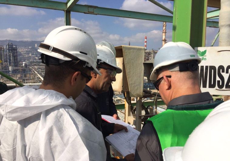 Environmental Protection Ministry director-general Yisrael Danzinger during the checks 