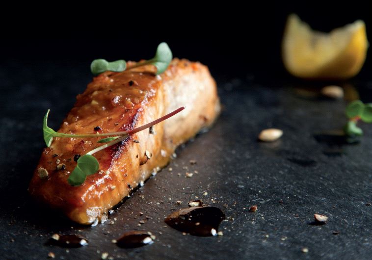 Silan, lemon and mustard salmon flavored with soy sauce and garlic