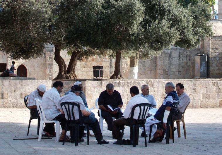 Muslims read the Koran on the Temple Mount