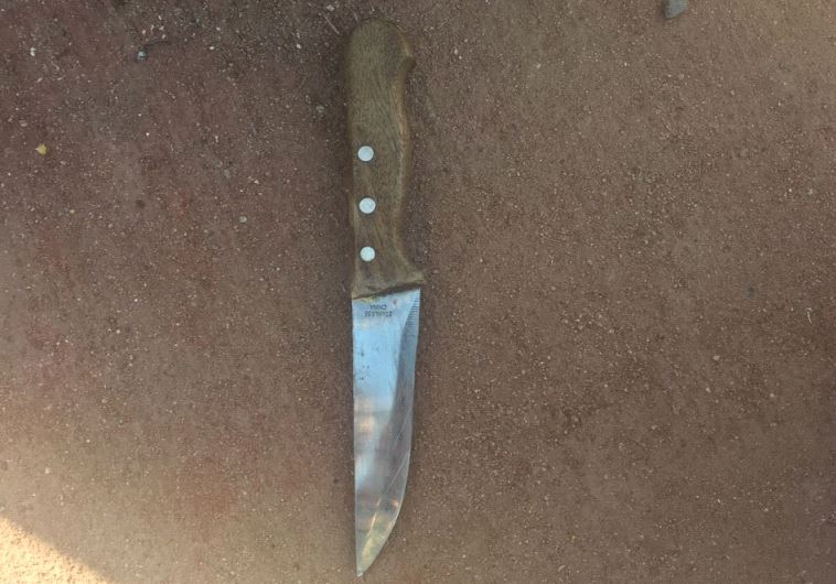 Knife from attempted stabbing attack at the Ofra Junction in the West Bank, November 3, 2016