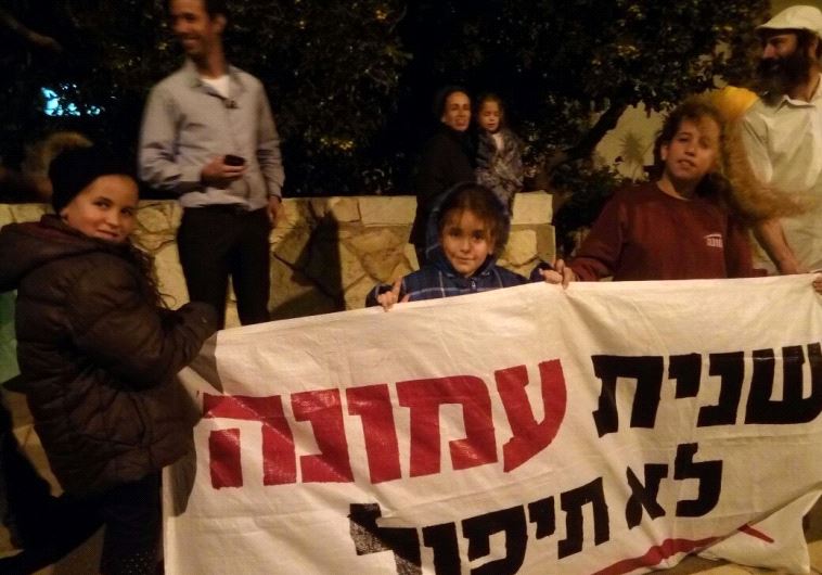 Settlers hold a protest for Amona