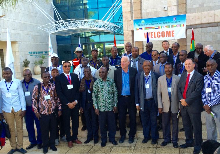 ECOWAS delegation with Agriculture Minister Uri Ariel (center) and MASHAV head Gil Haskel (second from right) at the Volcani Center in Beit Dagan Tuesday morning.