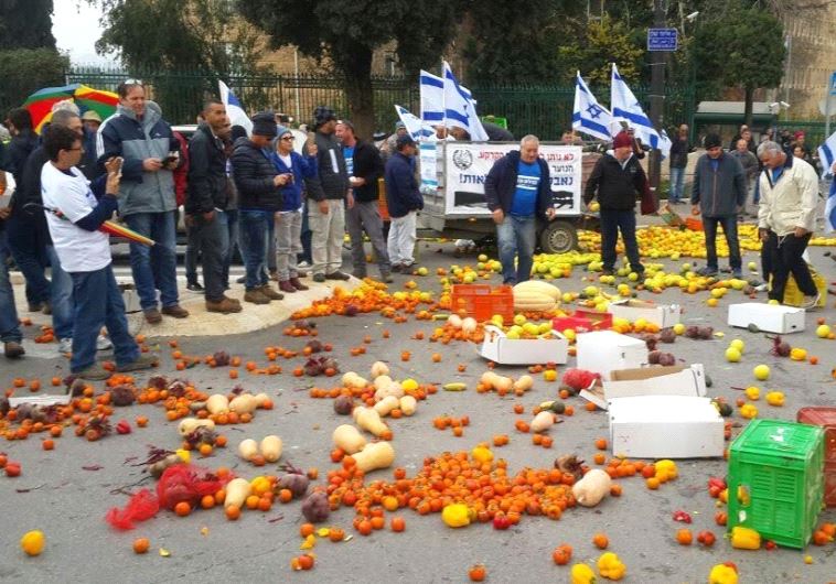 Farmers gather in front of the Knesset on Monday to protest government agricultural policies