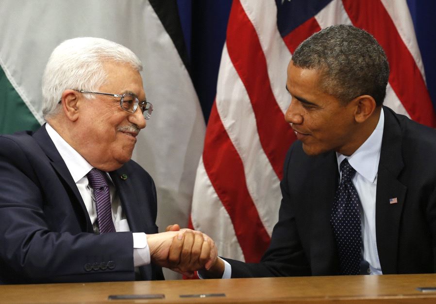 US President Barack Obama (R) meets with Palestinian Authority President Mahmoud Abbas during the United Nations General Assembly in New York September 24, 2013.