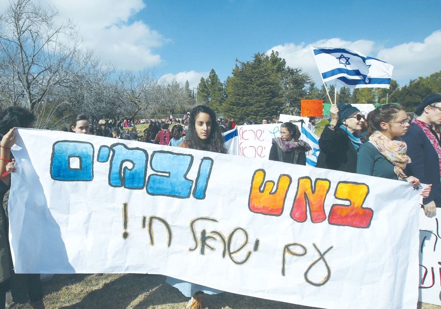 HUNDREDS OF SETTLERS rally yesterday opposite the Knesset in support of the bill to legalize some 4,000 illegally built settlement homes
