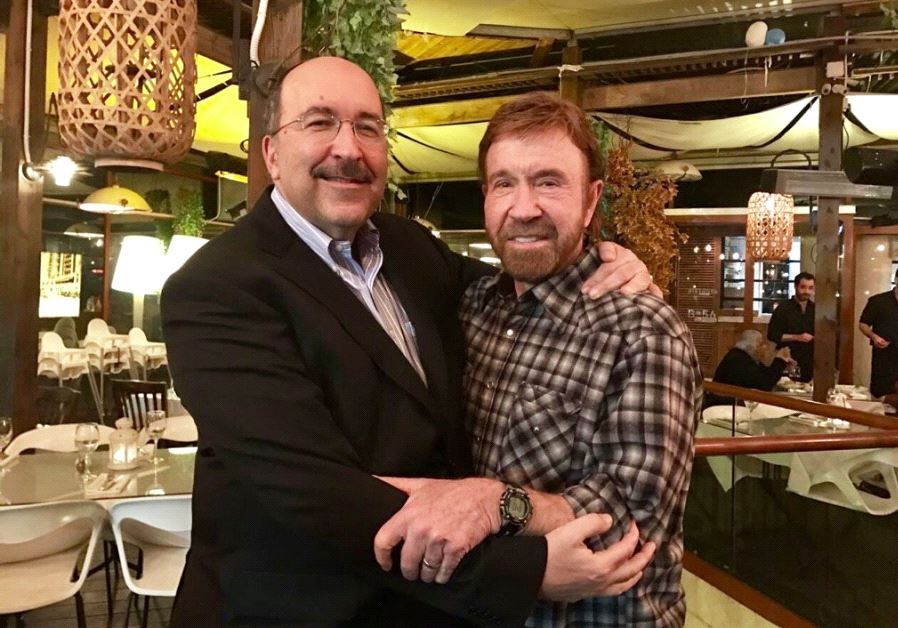 Former Foreign Ministry director-general Dore Gold (L) and actor Chuck Norris in Herzliya, February 4, 2017