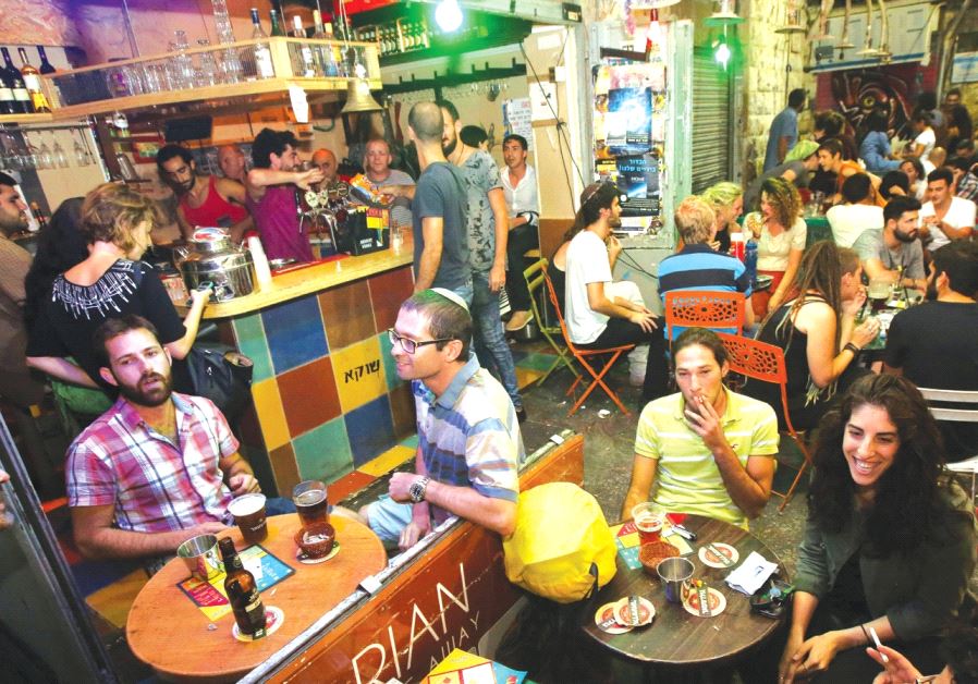 Mahaneh Yehuda by night