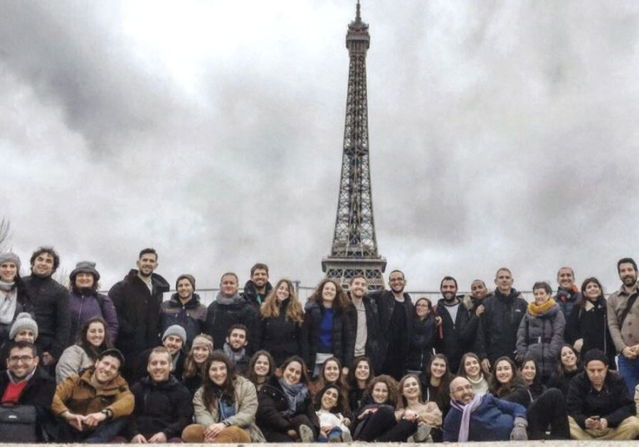 FRANCE’S JEWISH AGENCY employees and participants pose in front of the Eiffel Tower.