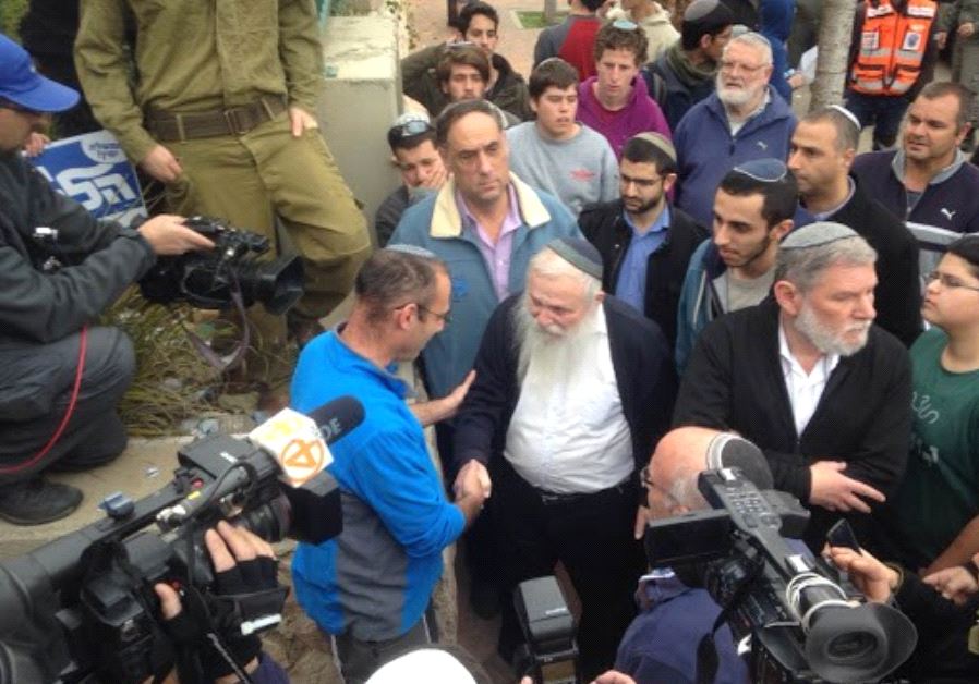 Rabbi Haim Druckman speaking in Ofra