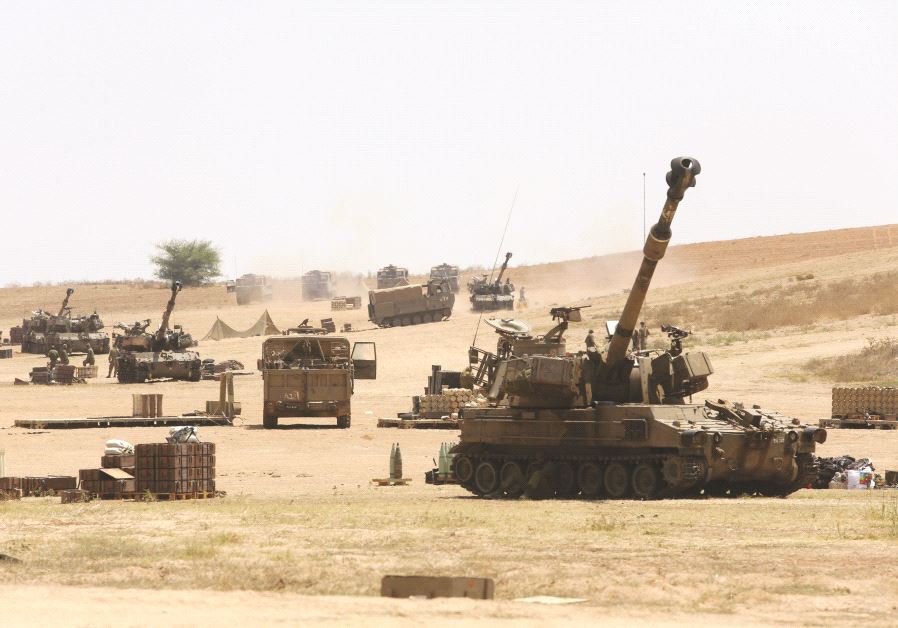 Des chars israéliens en manoeuvre
