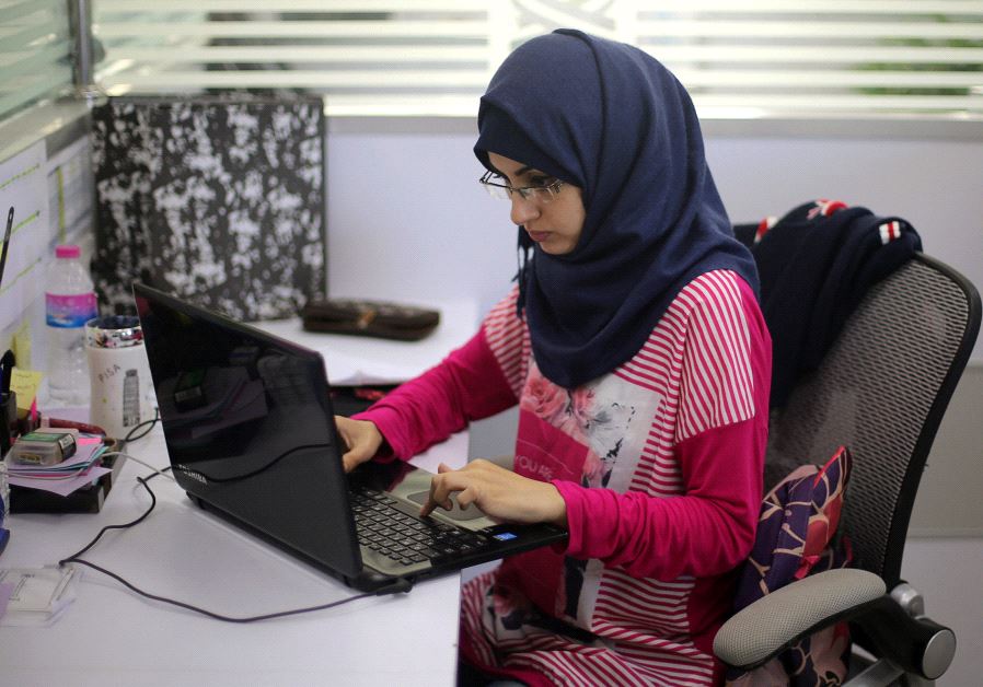 Palestinian entrepreneur Samar Hijjo, who developed the mobile application ''Baby Sitter" 