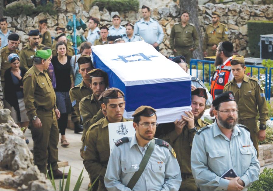Soldiers carry the coffin bearing the body of Sgt. Elchai Teharlev at Jerusalem’s Mount Herzl Military Cemetery