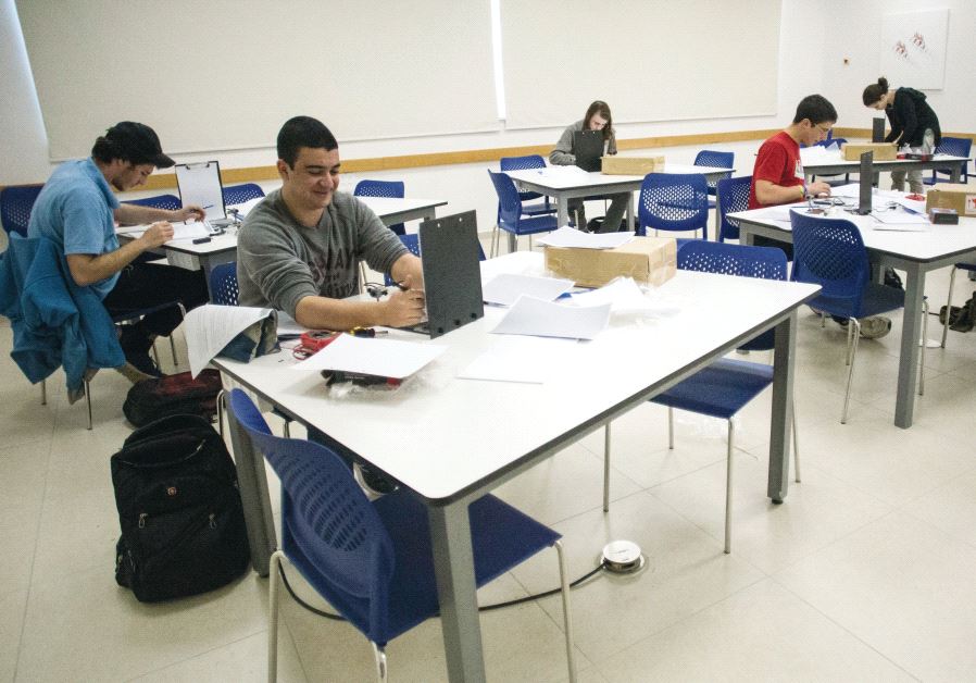 The top 14 ranked physics pupils in the country getting ready for the upcoming contest in Yakutsk, Russia