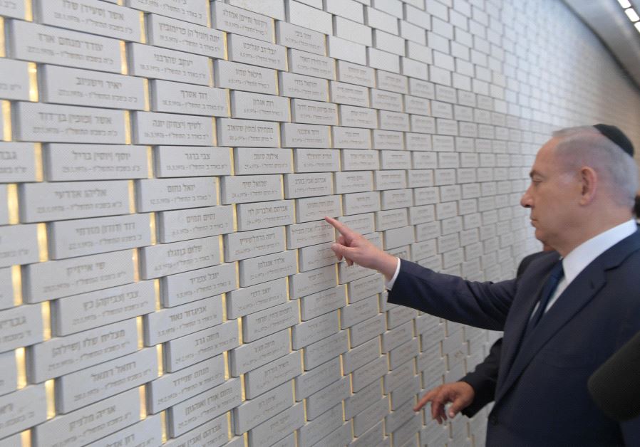 Prime Minister Benjamin Netanyahu at an inauguration ceremony for the national Hall of Remembrance for fallen soldiers on Mount Herzl in Jerusalem, April 30, 2017