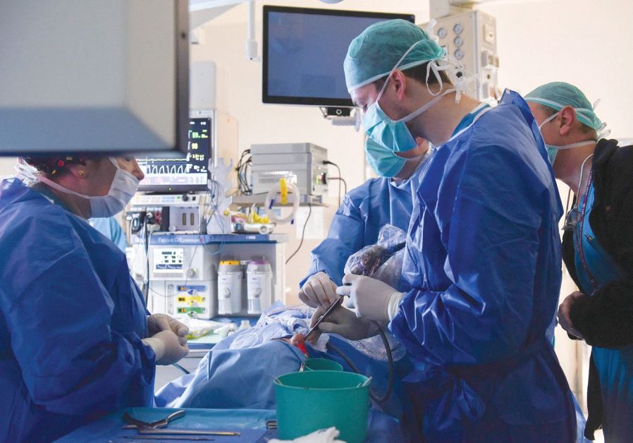 DR. MORSIO COHEN WEISER performs a Eustachian tube catheterization