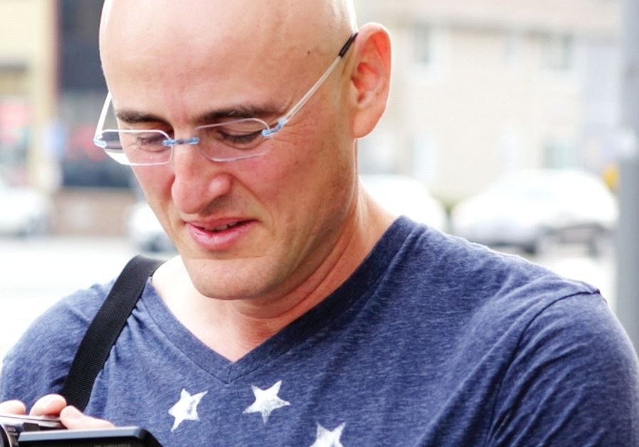 FILMMAKER DANIEL Syrkin prepares to photograph Community participants in Los Angeles.