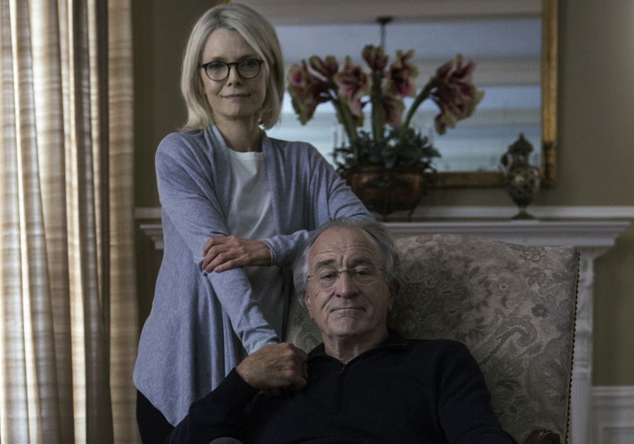 Robert Deniro and Michelle Pfeiffer in 'The Wizard of Lies.'