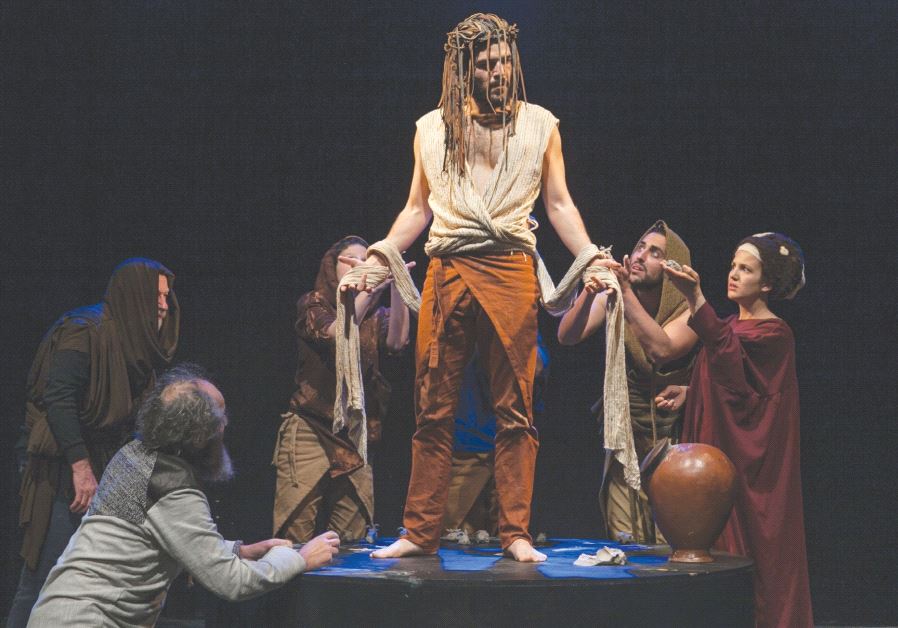 Play director Efim Rinenberg says that his own life mirrors the situation of Samson – as someone who is torn between two cultures, just as Samson was torn between his Jewish background and the Philistine culture he loved so much
