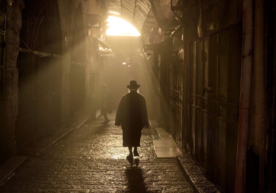 One of the winning photos of the Jerusalem photo challenge captures the Old City at dusk.