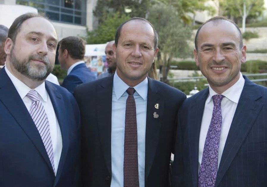 JERUSALEM MAYOR Nir Barkat is flanked by Ilia Salita (left) and Gennady Gazin at the opening of the new Genesis office in the capital’s Har Hotzvim.
