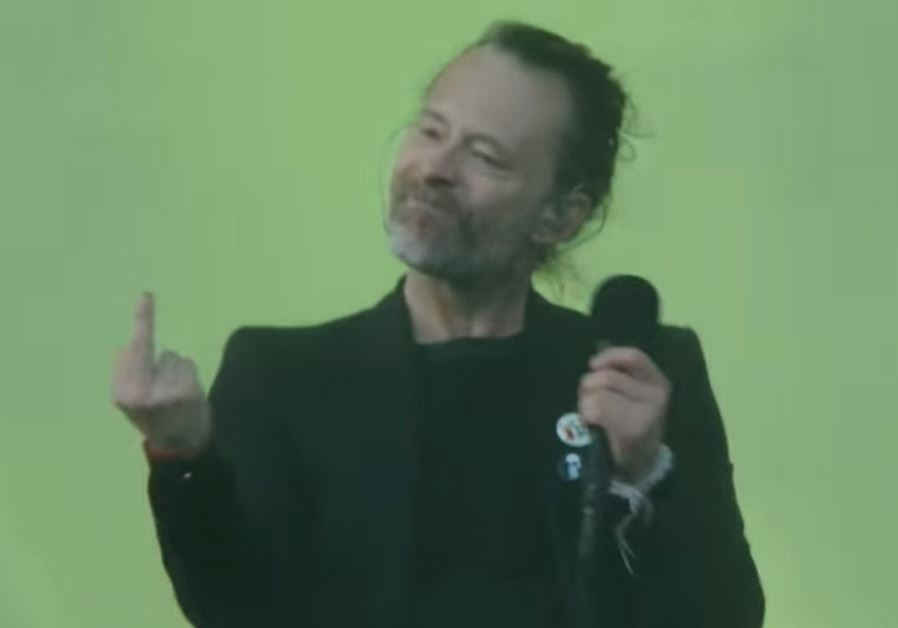 Radiohead's Yorke gives BDS supporters the finger during Glasgow concert 