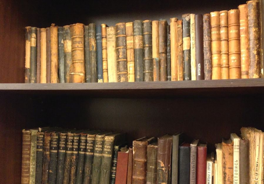 Along with its new digitized contents, the Jewish Museum in Moscow will not be without books, especially Russian and Yiddish tomes