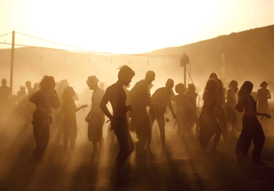 People dance 