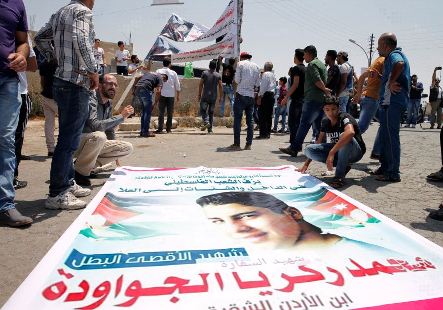 People arrive prior to the funeral of Mohammad Jawawdah in Amman