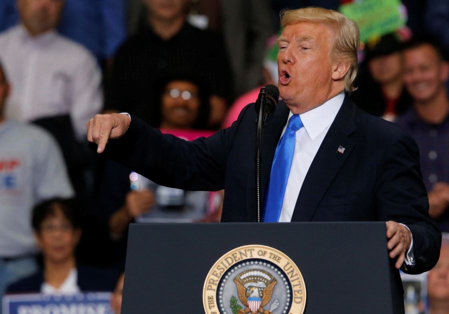 US President Donald Trump holds a rally with supporters in an arena in Youngstown, Ohio, US July 25, 2017. 